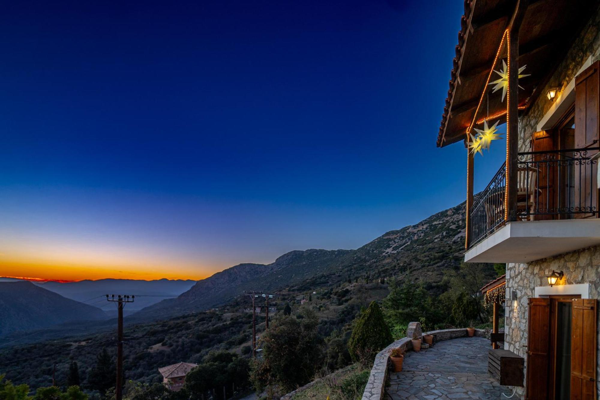 Rock Dandy Deluxe Chalet In Arachova - Delphi, Sauna, Prv Parking, Amazing View Zewnętrze zdjęcie